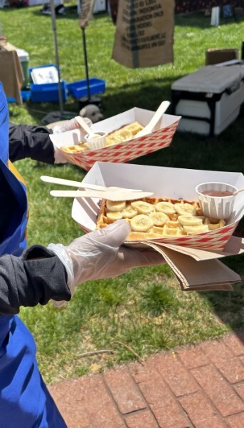 Serving waffles with bananas